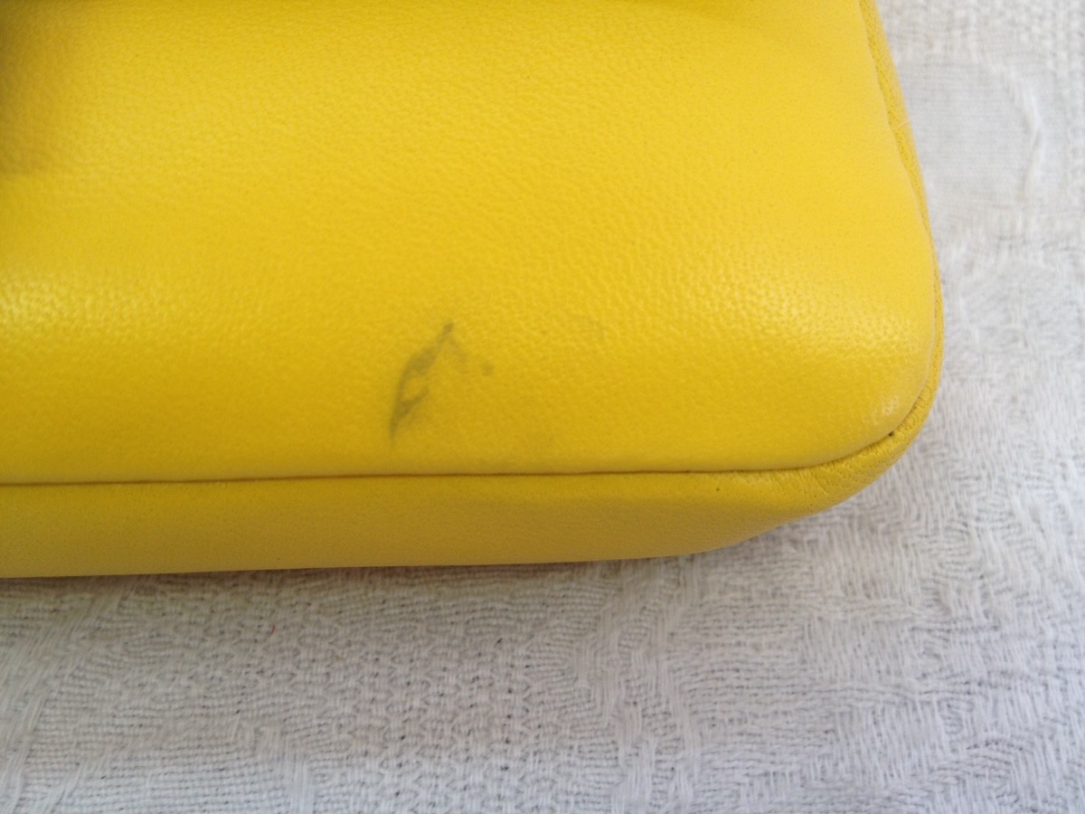 フェンディ　FENDI　財布　黄色　B２　ソファー、鞄、バッグ、修理、張替、黒ずみ汚れ、クリーニング、色移り、擦り傷、染め直し